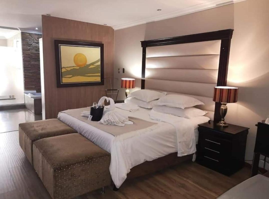 African Moon Corporate House 켐턴파크 외부 사진